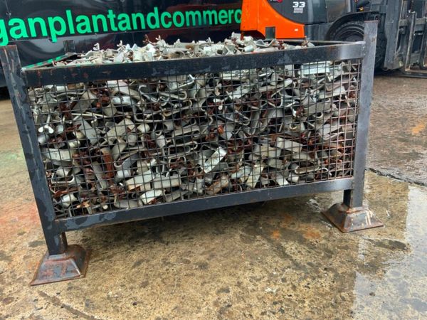 GALVANISED THUMB SCREW DECK CLAMPS..... 377225730