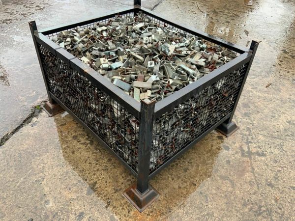 GALVANISED THUMB SCREW DECK CLAMPS..... 377225732