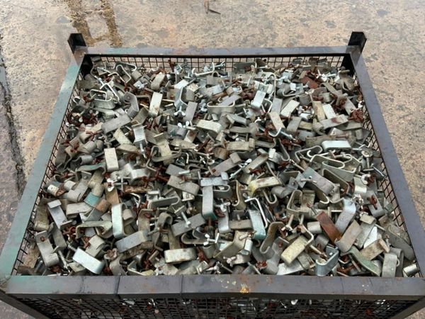 GALVANISED THUMB SCREW DECK CLAMPS..... 377225734