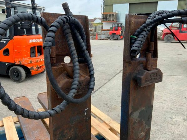 HYDRAULIC EXTENDING FORKS...20" CARRIAGE..4160. 377225841