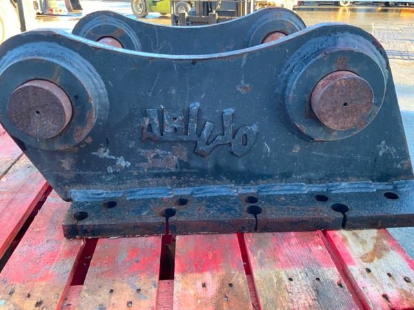 HAMMER / BREAKER CRADLE........80mm PINS......391. 377225821