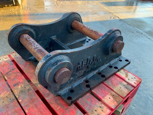 HAMMER / BREAKER CRADLE........80mm PINS......391. 377225823