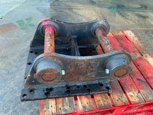 HAMMER / BREAKER CRADLE........80mm PINS......391. 377225827