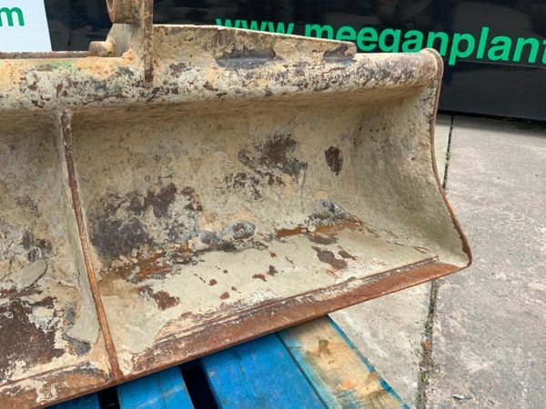 60" STRICKLAND GRADING BUCKET...45mm PINS..689-2 377226040