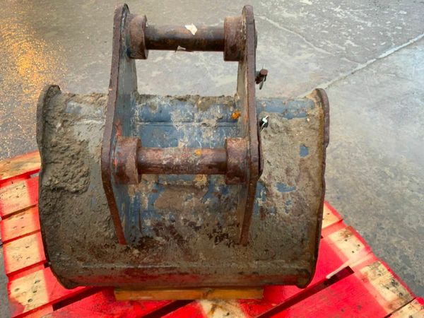 24" STRICKLAND BUCKET.....45mm PINS........687. 377226111