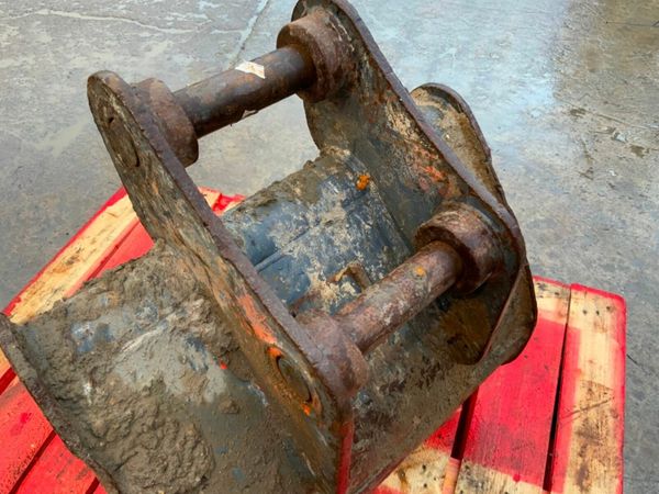 24" STRICKLAND BUCKET.....45mm PINS........687. 377226112