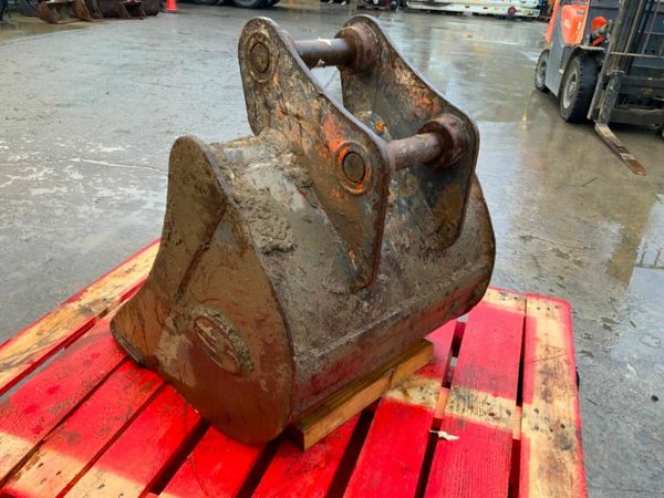 24" STRICKLAND BUCKET.....45mm PINS........687. 377226113