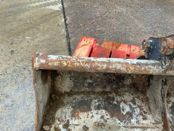 48" STRICKLAND GRADING BUCKET...40mm.....327v. 377226341