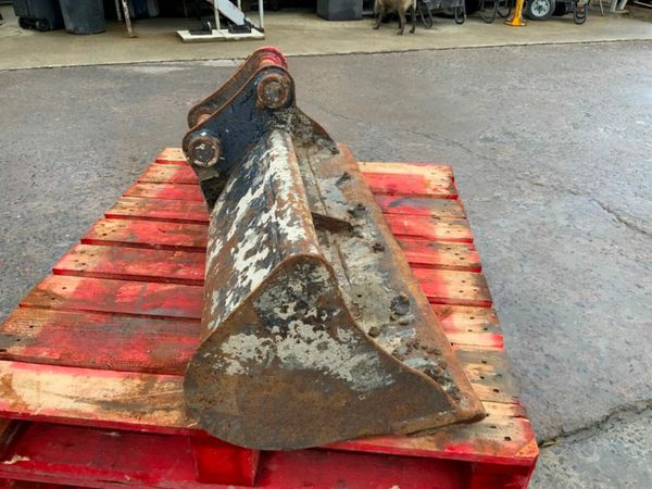 48" STRICKLAND GRADING BUCKET...40mm.....327v. 377226347