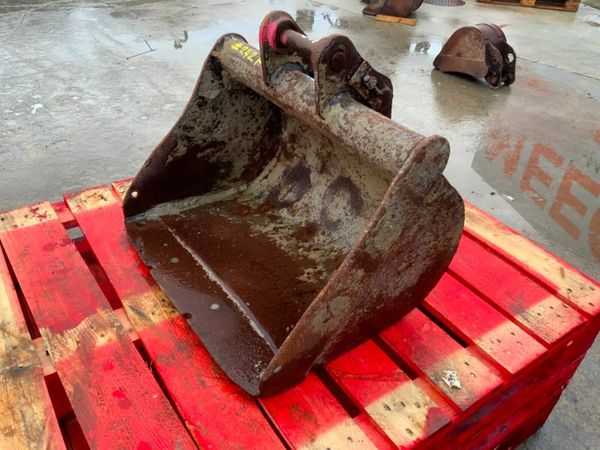 24" MINI DIGGER BUCKET.........30mm PINS......242f 377226359