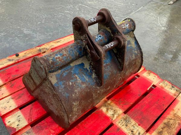 24" MINI DIGGER BUCKET.........30mm PINS......242f 377226363