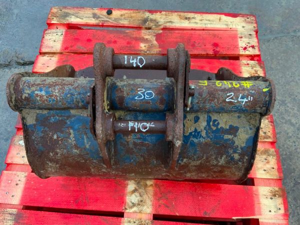 24" MINI DIGGER BUCKET.........30mm PINS......242f 377226364