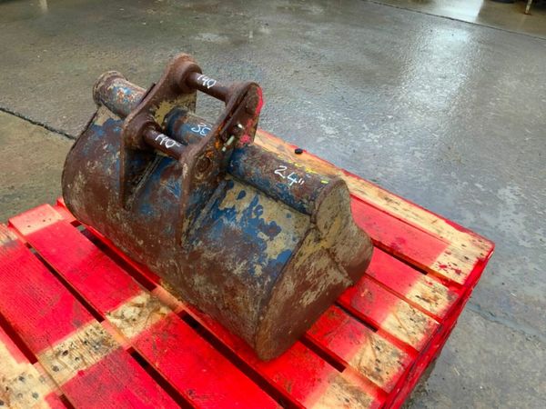 24" MINI DIGGER BUCKET.........30mm PINS......242f 377226365