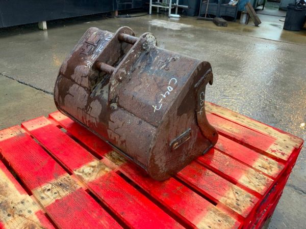 24" MINI DIGGER BUCKET......30mm PINS.......C04. 377226314