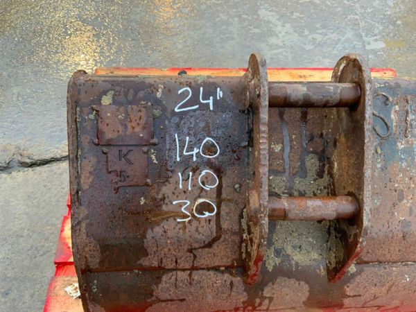 24" MINI DIGGER BUCKET......30mm PINS.......C04. 377226316