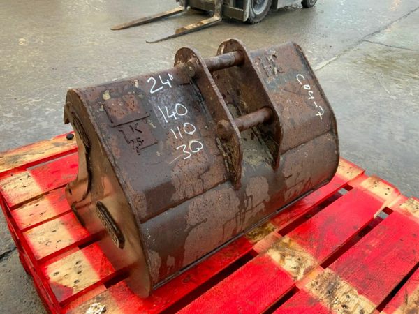 24" MINI DIGGER BUCKET......30mm PINS.......C04. 377226317