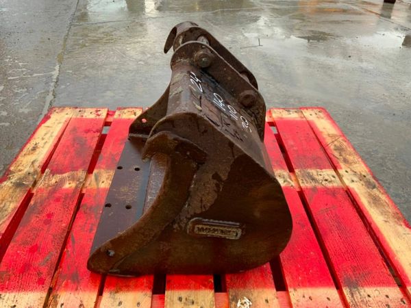 24" MINI DIGGER BUCKET......30mm PINS.......C04. 377226318