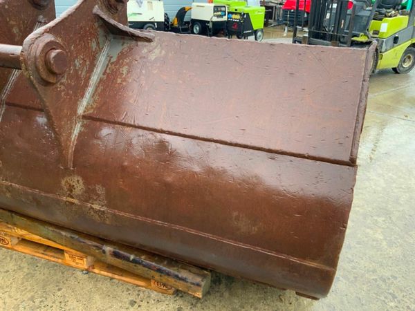 108" GEITH GRADING BUCKET....90mm PINS.......366f. 377226429