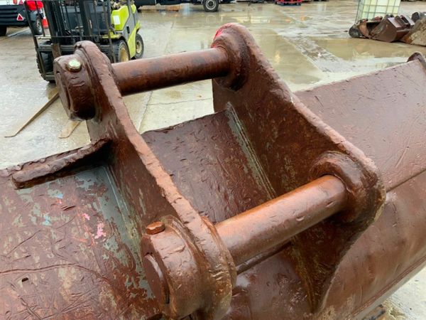 108" GEITH GRADING BUCKET....90mm PINS.......366f. 377226431