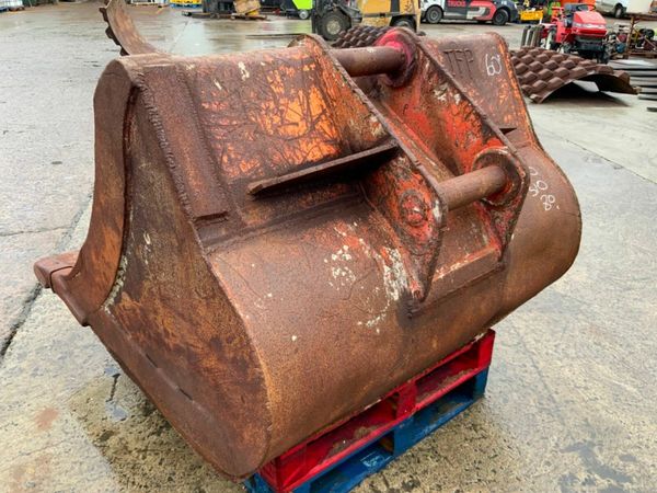 60" DIGGING BUCKET....80mm PINS.....358F 377226517