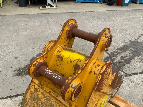 18" CATERPILLAR BUCKET...65mm PINS........730. 377226677