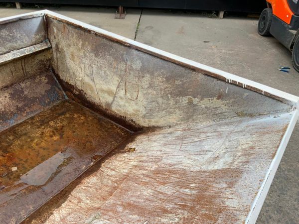 CONQUIP 1000lts SELF TIPPING BOAT SKIP.........003 377227138