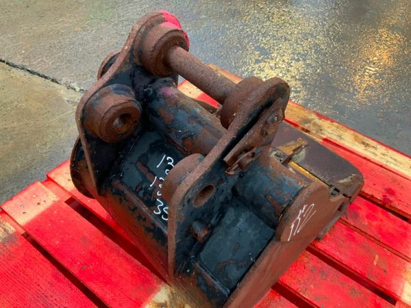 18" DIGGING BUCKET.......35mm PINS......112. 377227452