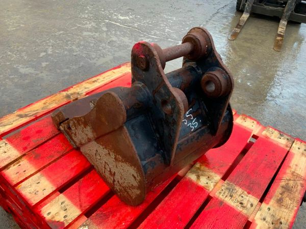 18" DIGGING BUCKET.......35mm PINS......112. 377227455