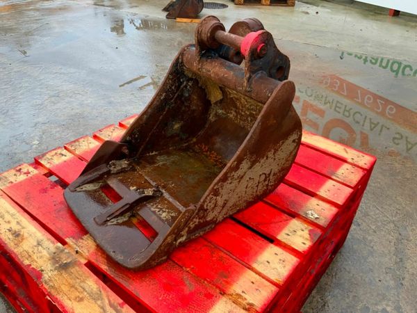 18" DIGGING BUCKET.......35mm PINS......112. 377227457