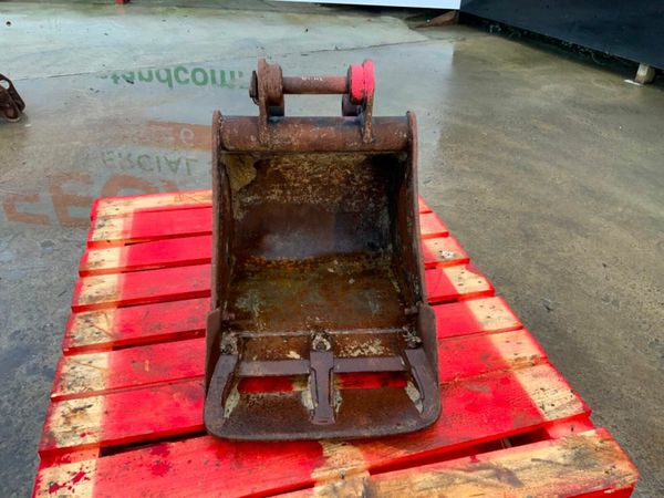 18" DIGGING BUCKET.......35mm PINS......112. 377227458