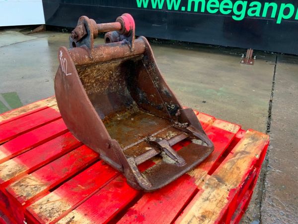 18" DIGGING BUCKET.......35mm PINS......112. 377227460