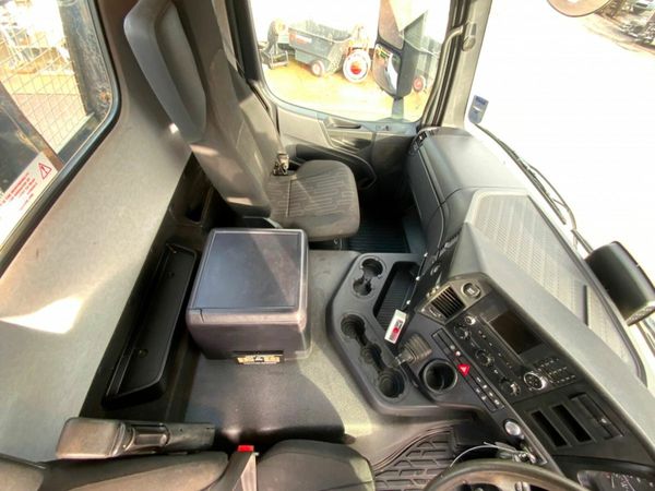 Mercedes-Benz Arocs 1824 CHAIN LIFT SKIP LOADER... 377227472