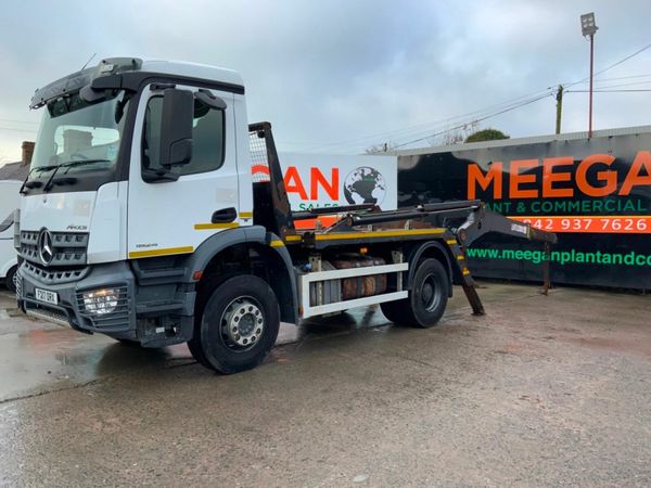 Mercedes-Benz Arocs 1824 CHAIN LIFT SKIP LOADER... 377227478