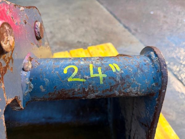 24" BUCKET ... 35MM PINS ....245F 377227925