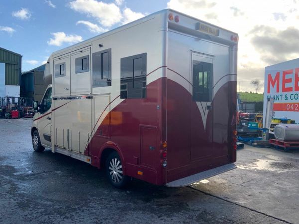 2011 RENAULT MASTER  HORSE VAN BOX 377228167