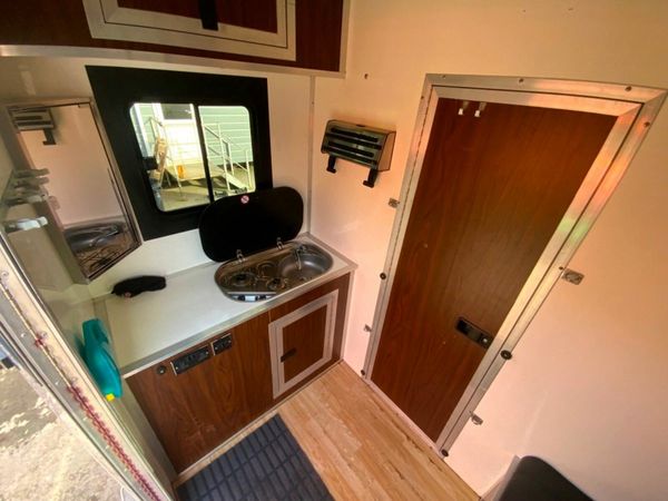 2011 RENAULT MASTER  HORSE VAN BOX 377228170