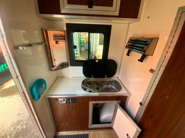 2011 RENAULT MASTER  HORSE VAN BOX 377228173