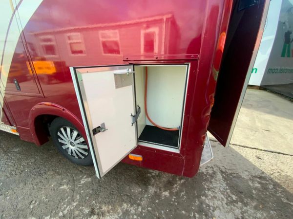2011 RENAULT MASTER  HORSE VAN BOX 377228176
