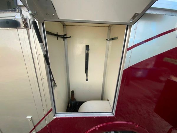 2011 RENAULT MASTER  HORSE VAN BOX 377228177