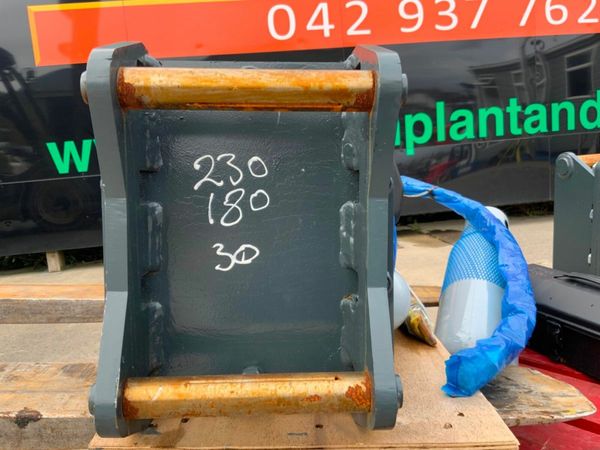 30mm HEROE 35 BREAKER...MINI DIGGER....1793. 377228201