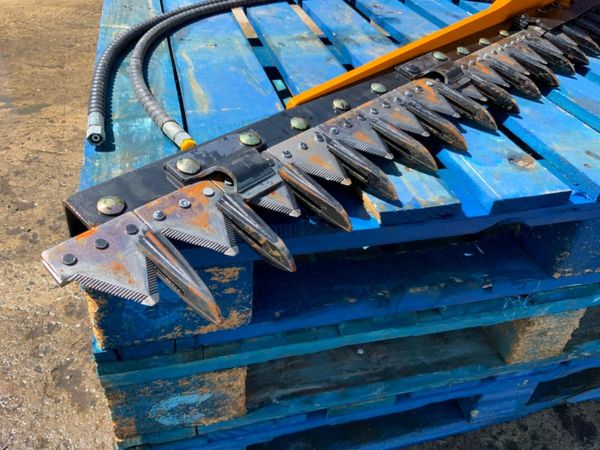 UNUSED 60" MINI DIGGER HEDGE CUTTER.......2070. 377228342