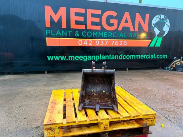 18" DIGGING BUCKET mini digger ....30mm pins ...60 377228377