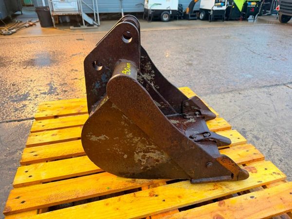 18" DIGGING BUCKET mini digger ....30mm pins ...60 377228393