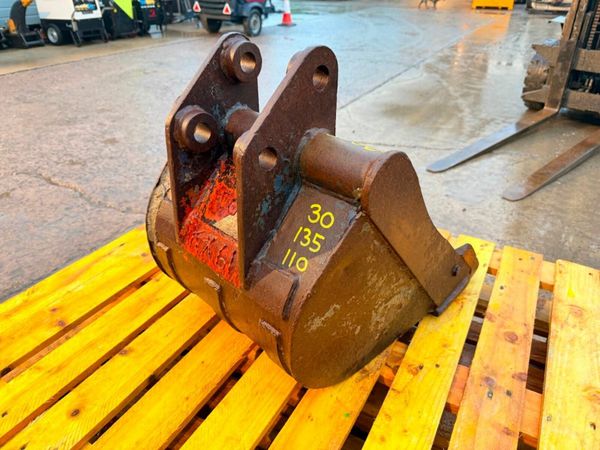 18" DIGGING BUCKET mini digger ....30mm pins ...60 377228395