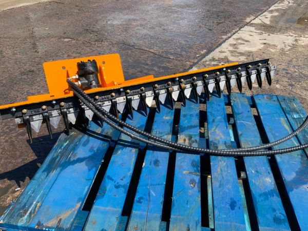 UNUSED 60" MINI DIGGER HEDGE CUTTER.......2070. 377228318