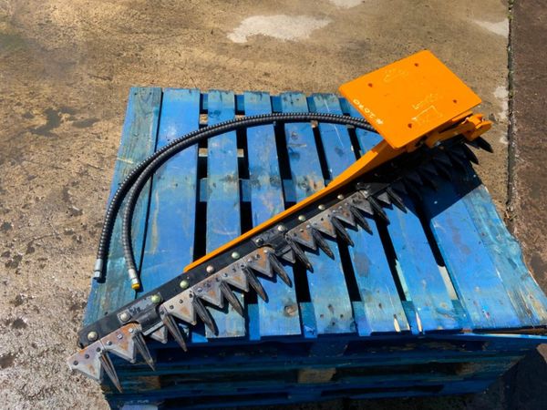 UNUSED 60" MINI DIGGER HEDGE CUTTER.......2070. 377228321