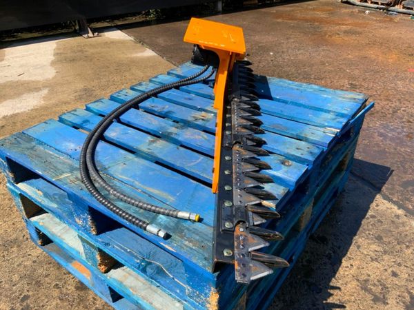 UNUSED 60" MINI DIGGER HEDGE CUTTER.......2070. 377228322