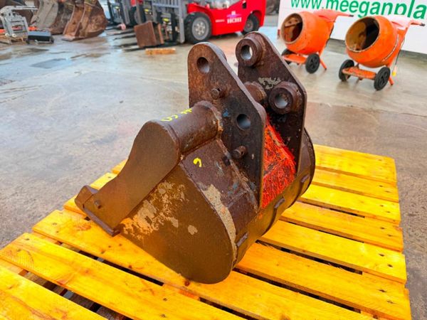 18" DIGGING BUCKET mini digger ....30mm pins ...60 377228405