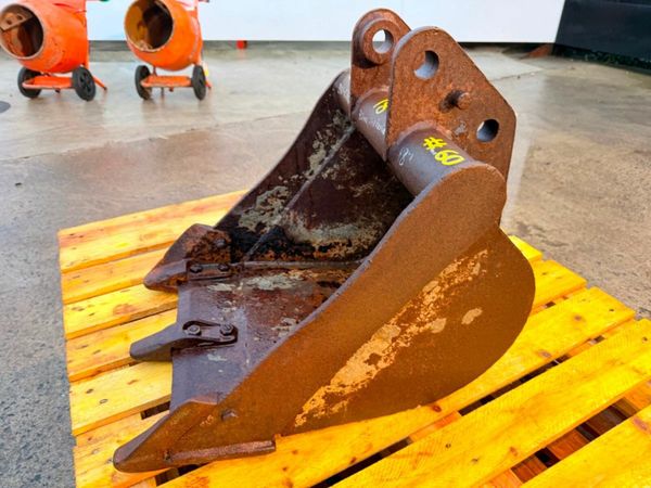 18" DIGGING BUCKET mini digger ....30mm pins ...60 377228407