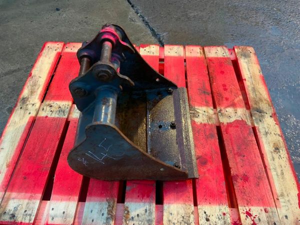 18" STRICKLAND BUCKET......30mm PINS..........145. 377228640